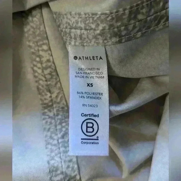 ATHLETA Zephyr Refined Crew Neck Tank Cream & Olive Snake Print Top Size XS - Picture 6 of 8